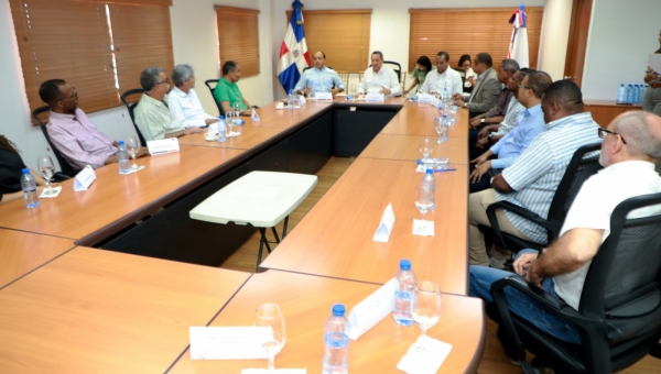 Porfirio Peralta escucha inquietudes de micro empresarios